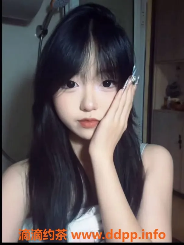 成都楼凤-成华区18岁白皮嫩妹，性感口技，价格优惠