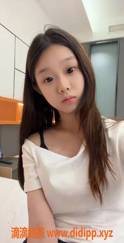 成都楼凤资源信息,成华区18岁雨婷，童颜巨乳服务，真实评价！