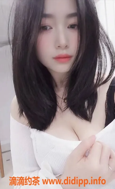 重庆楼凤-江北小诺，26岁，49公斤，天然F杯，激情服务