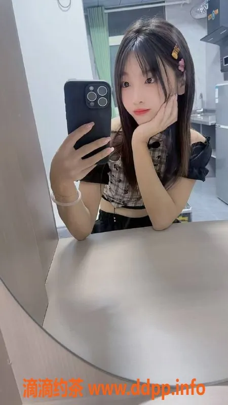 厦门楼凤-厦门七七，18岁清纯陪浴少女，164cm B+胸围