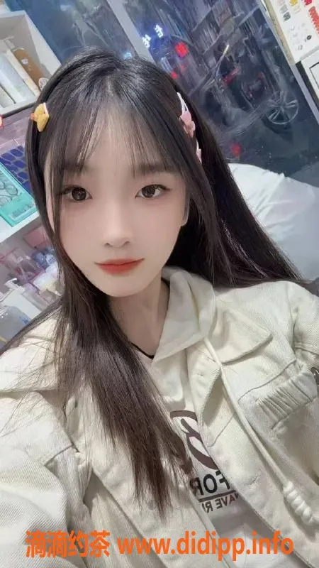 厦门楼凤-厦门七七，18岁清纯陪浴少女，164cm B+胸围