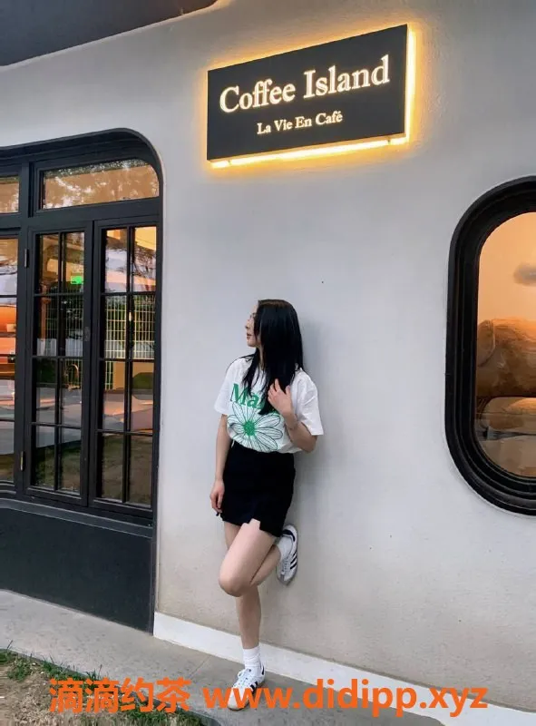 北京楼凤-朝阳小关，24岁165cm颜值女友，1500p起