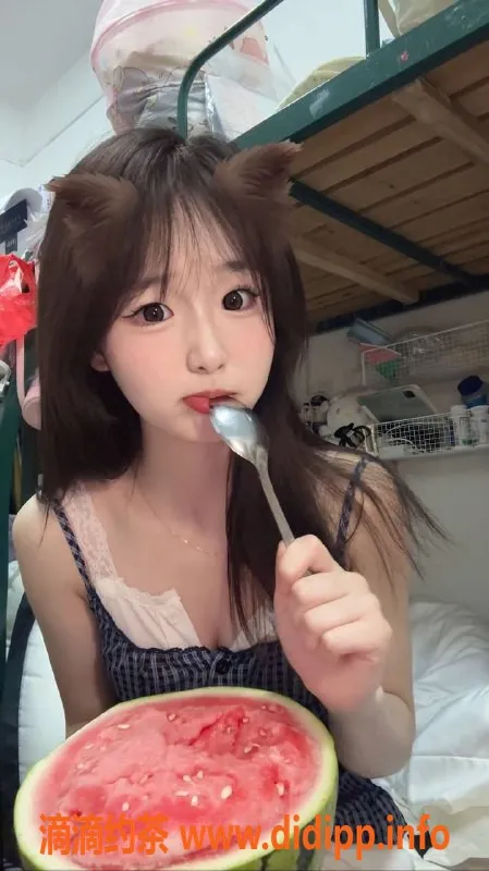 杭州楼凤-大一新生唐小璐：162cm C+罩杯，兼职服务等你体验