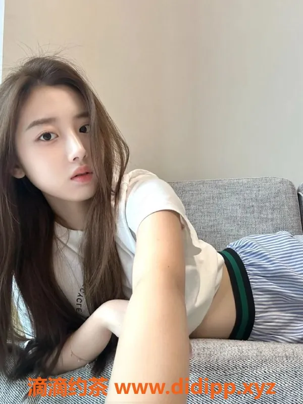 广州楼凤-广州白云学妹蔓雯，20岁166cm，优质服务等你来体验！