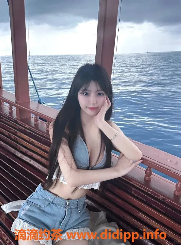 广州楼凤-天河19岁学生妹芊慕，165cm超甜初体验