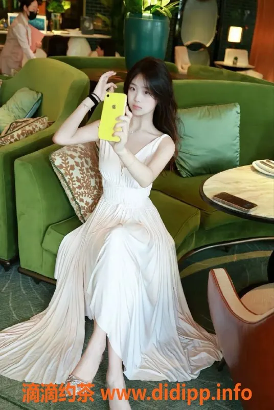 福州楼凤-福州鼓楼区18岁学妹青宝，服务简单