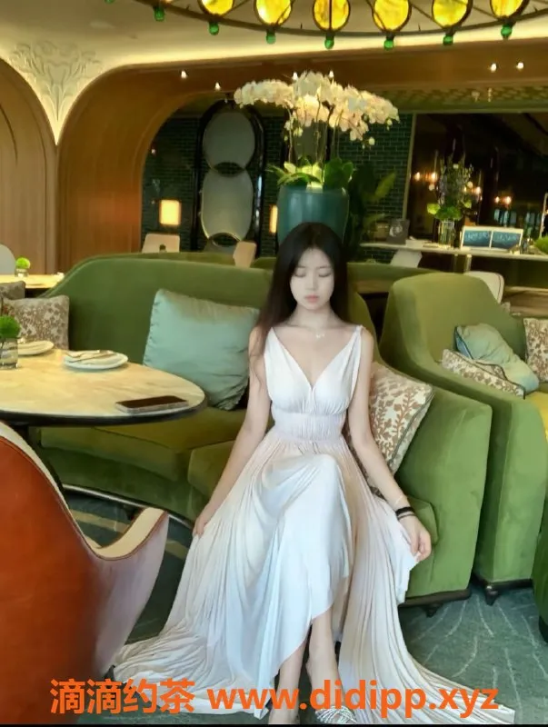 福州楼凤-福州鼓楼区18岁学妹青宝，服务简单