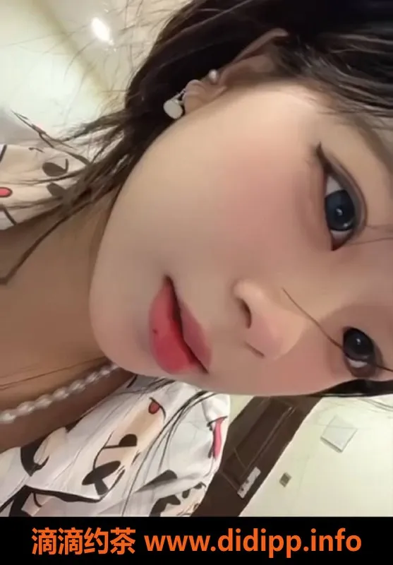 成都楼凤-成华区18岁江西妹子，身高163cm，价格550p