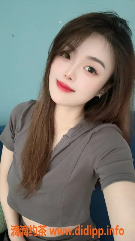 深圳楼凤-龙岗坂田思思，服务超值，私聊优惠不停