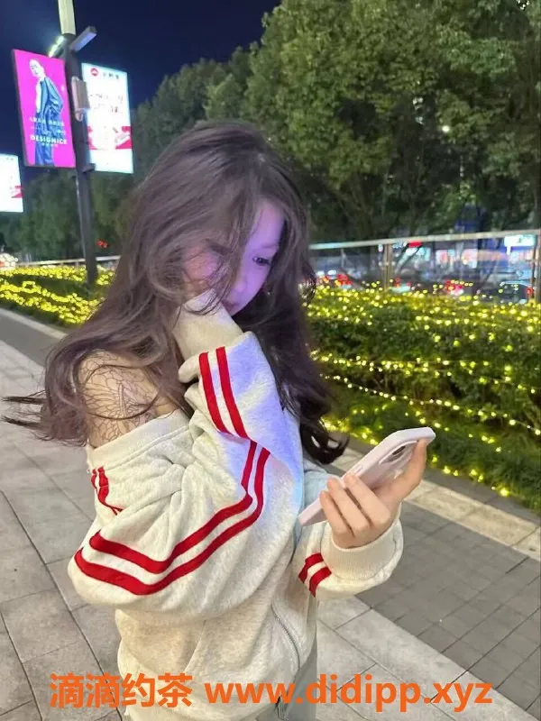 北京楼凤-朝阳嫩妹七七，800P学生兼职服务