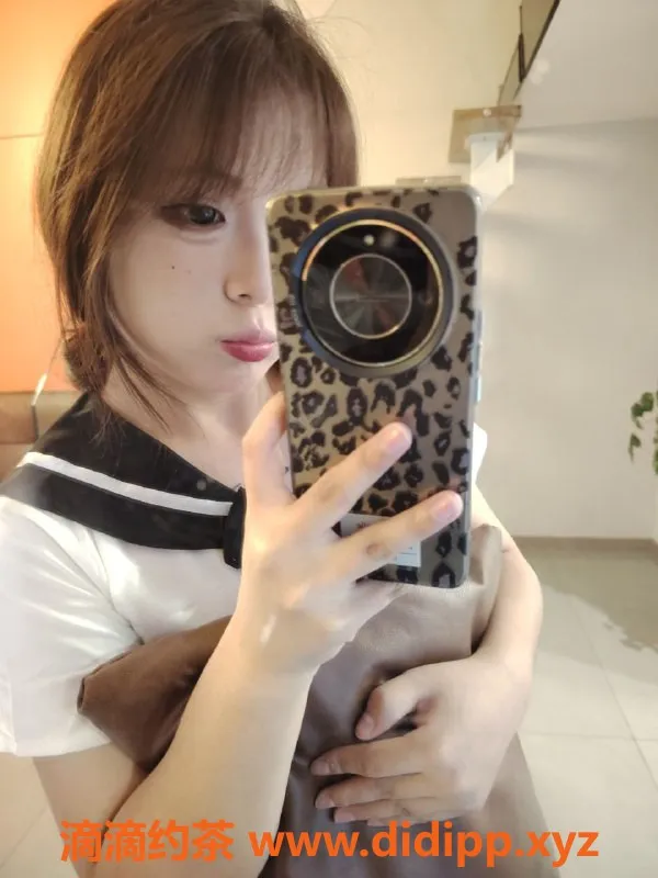 成都楼凤资源信息,成华区小乖妹子，160cm B+奶，18岁，服务极佳