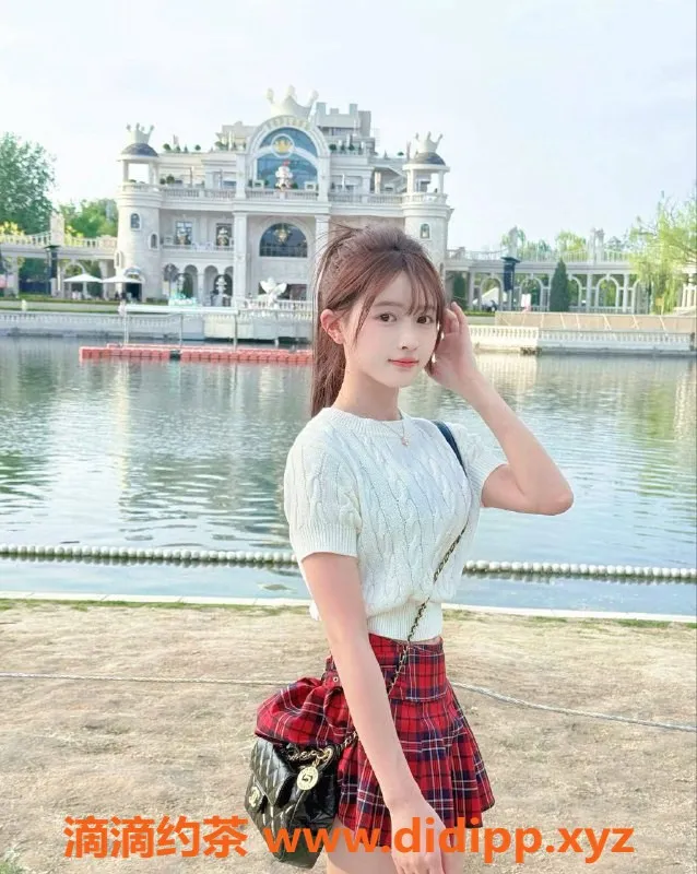 北京楼凤-丰台小奶芙，嫩妹兼职，1400P超值服务