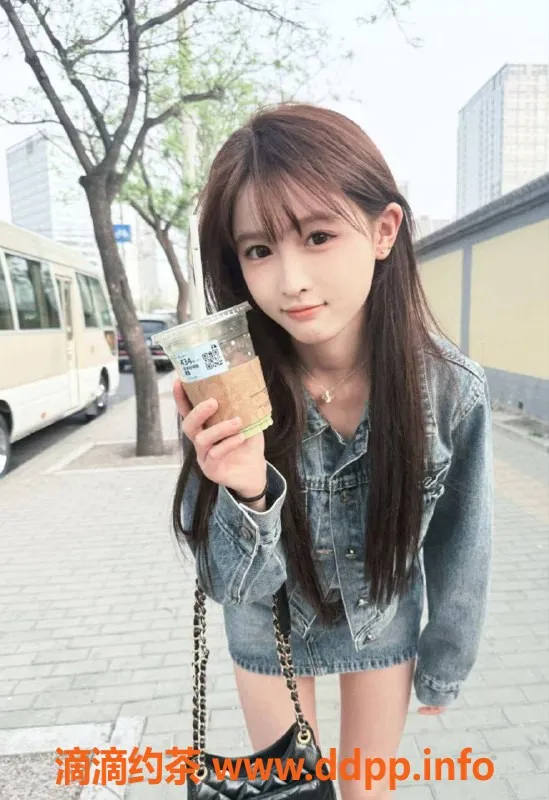 北京楼凤-丰台小奶芙，嫩妹兼职，1400P超值服务