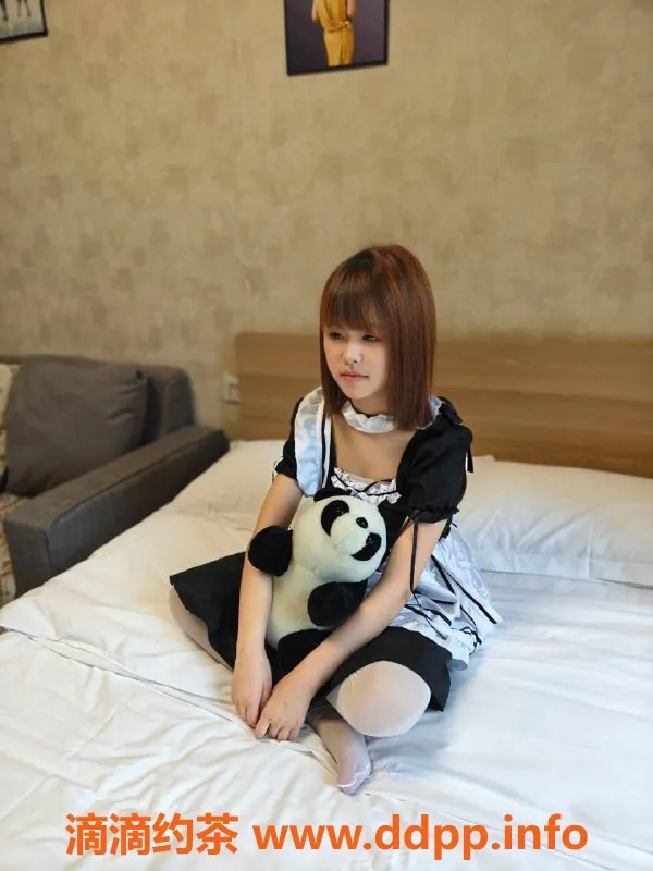 成都楼凤-成华区小泡泡，身高150、75斤，18岁白虎嫩妹