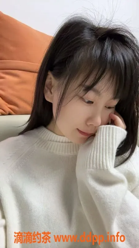 重庆楼凤-小呆，温柔甜美，高颜值伴侣，服务热情