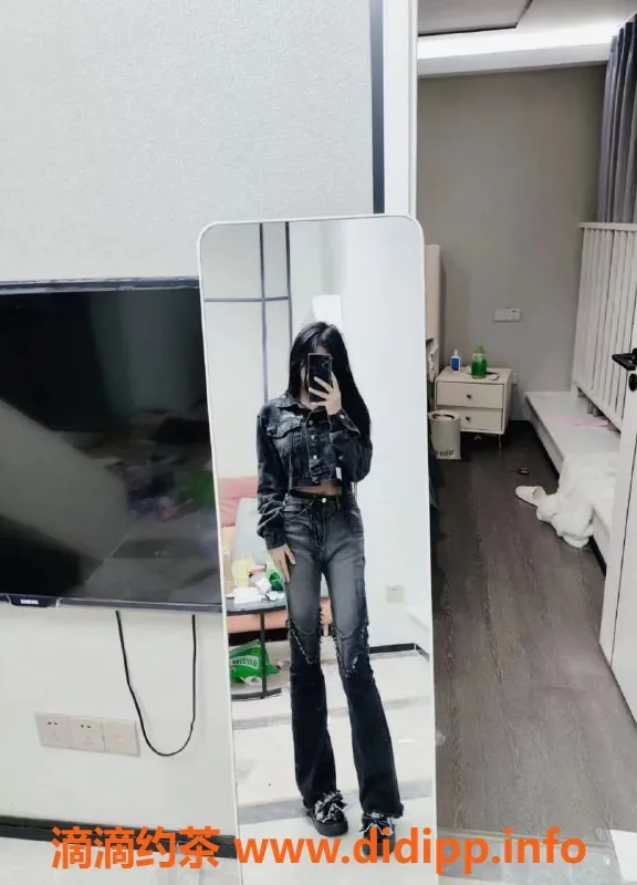 成都楼凤-成都嫩妹涵欣，19岁165cm，包夜超值体验！