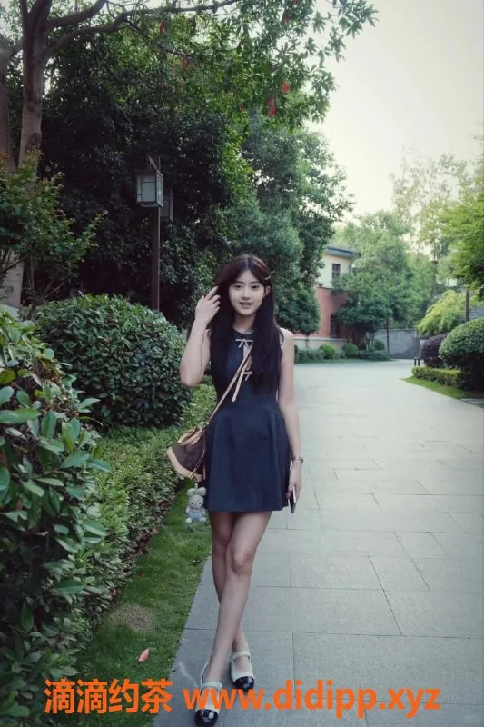 广州楼凤-广州茜蓓，162cm 47kg 20岁暑期兼职