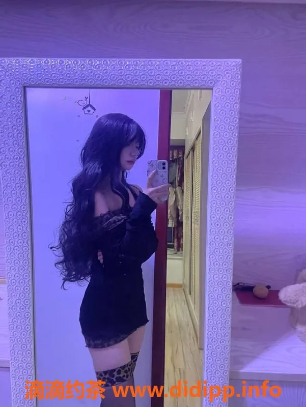 重庆楼凤资源信息,渝中区18岁学生妹笑笑，163cm B+罩杯热情服务！