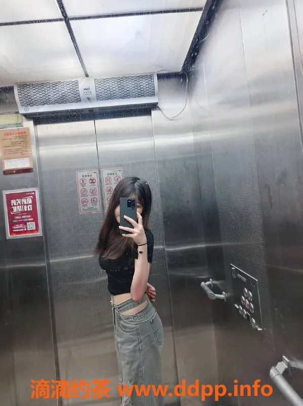 重庆楼凤-江北梦梦，18岁可爱妹子，服务多样