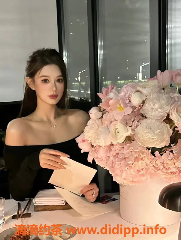 北京楼凤-朝阳双井20岁高学历白幼瘦酥鲤鲤lii