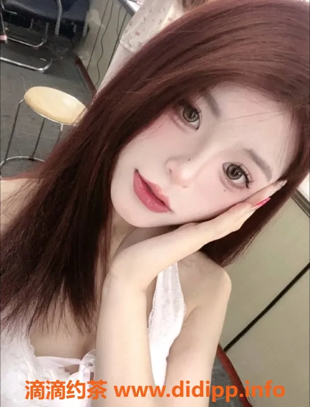 重庆楼凤-江北岚岚18岁，168cm、100斤，激情服务等你体验！