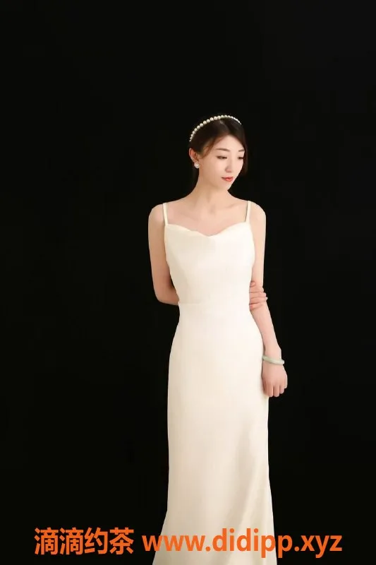 成都楼凤-锦江区高冷奶茶，160cm瘦身材，7P服务