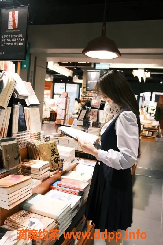 成都楼凤-锦江区高冷奶茶，160cm瘦身材，7P服务