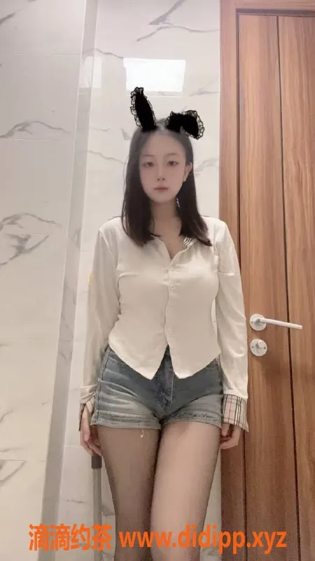 成都楼凤-成华区双飞姐妹花，C/D罩杯听话嫩妹