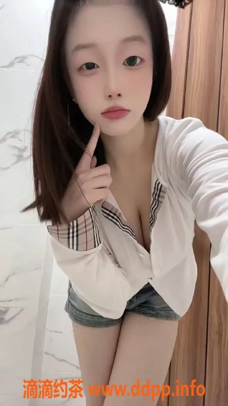 成都楼凤-成华区双飞姐妹花，C/D罩杯听话嫩妹