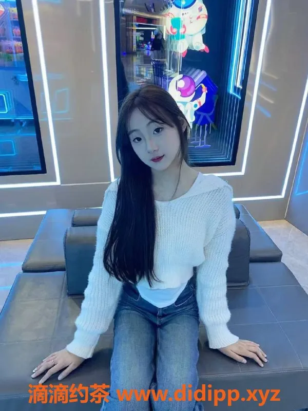 重庆楼凤-九龙坡区悦悦老师，全套700P，放心出击