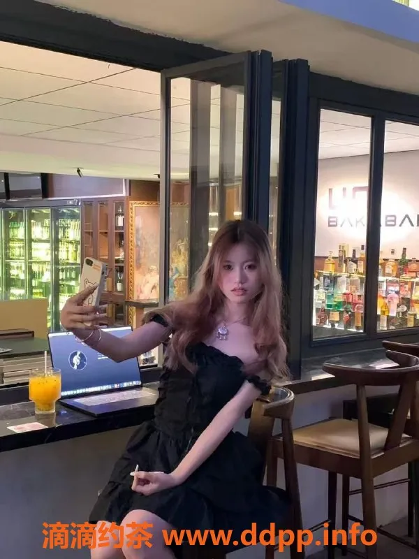 深圳楼凤-深圳龙岗22岁风骚妹妹七七，165cm、47kg等你来体验