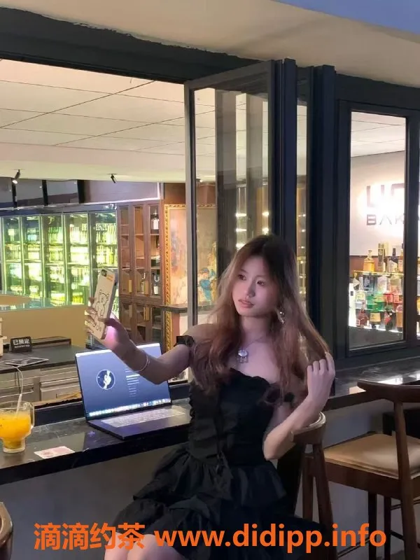 深圳楼凤资源信息,深圳龙岗22岁风骚妹妹七七，165cm、47kg等你来体验