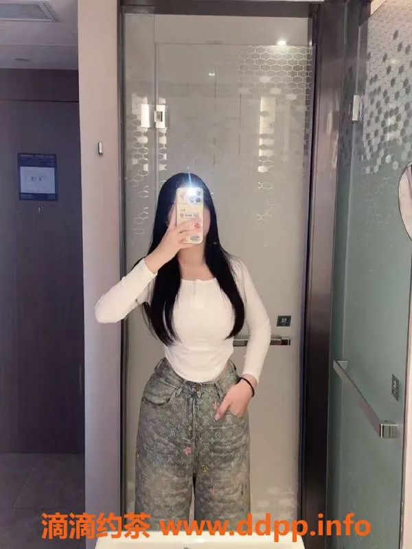 郑州楼凤-郑州小美，20岁，170cm微胖妹，胸围36D，价格亲民