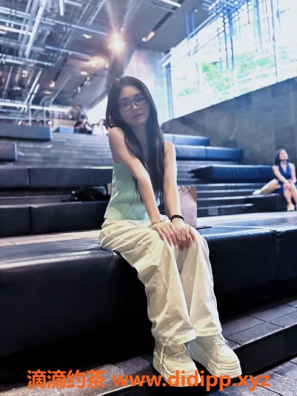 深圳楼凤资源信息,南山超嫩19岁菲菲，166cm 36C茶水费700起