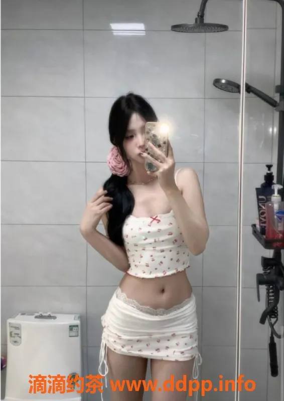 广州楼凤-海珠区22岁反差欲女诗怡，身高164，茶水费500