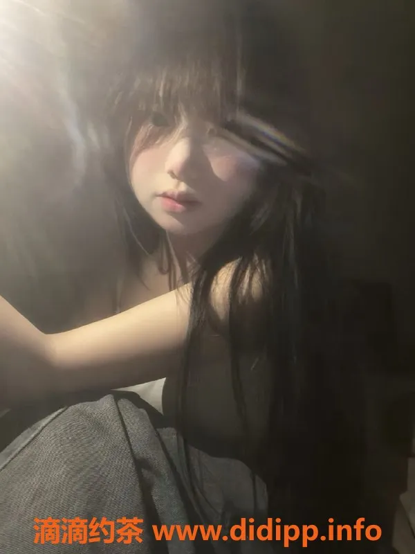 重庆楼凤-渝北回兴小短腿，162cm/18岁，主动服务