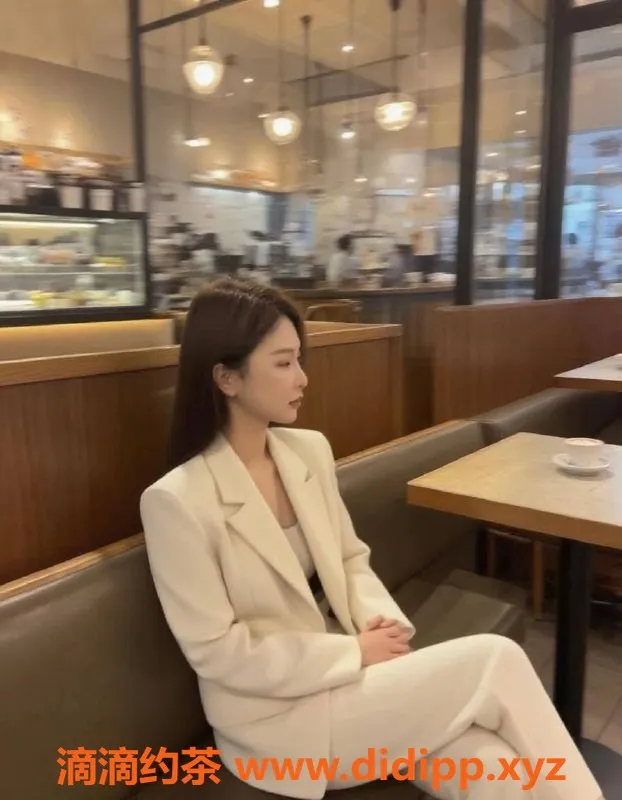 重庆楼凤-渝北七七，24岁C杯妹子带来多重服务体验