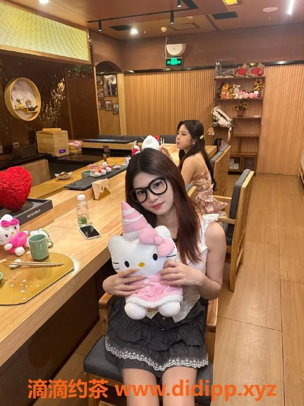 北京楼凤-22岁朝阳小萝莉佳佳，身高168，陪浴1500元