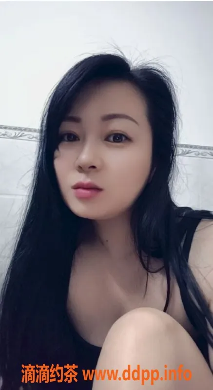 广州楼凤-荔湾小七，158cm少妇，36D胸围，魅力无限！