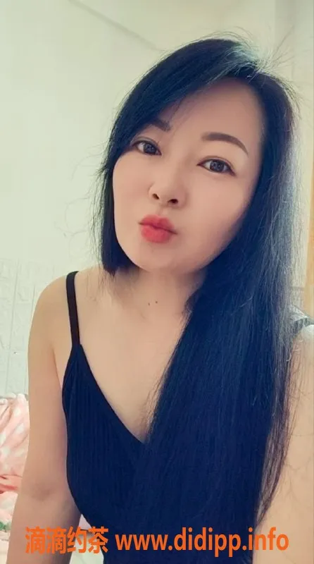 广州楼凤-荔湾小七，158cm少妇，36D胸围，魅力无限！