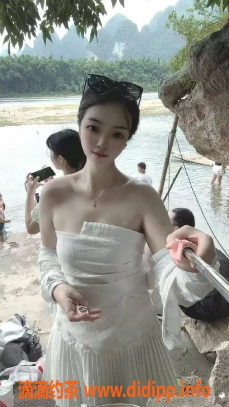 西安上门服务-雁塔区小娘子161cm、44kg，特色舌吻服务