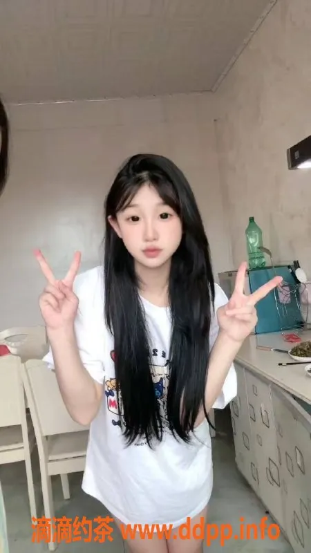 成都楼凤-成华区18岁小布丁，身高163，匀称身材极具吸引力