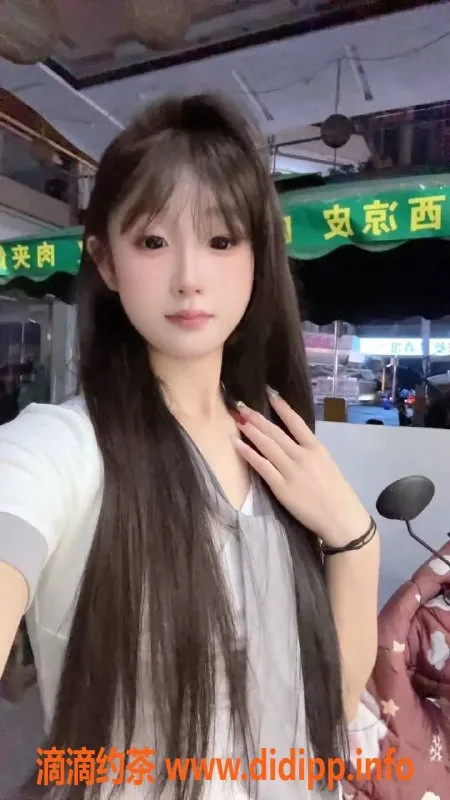 成都楼凤-成华区18岁小布丁，身高163，匀称身材极具吸引力