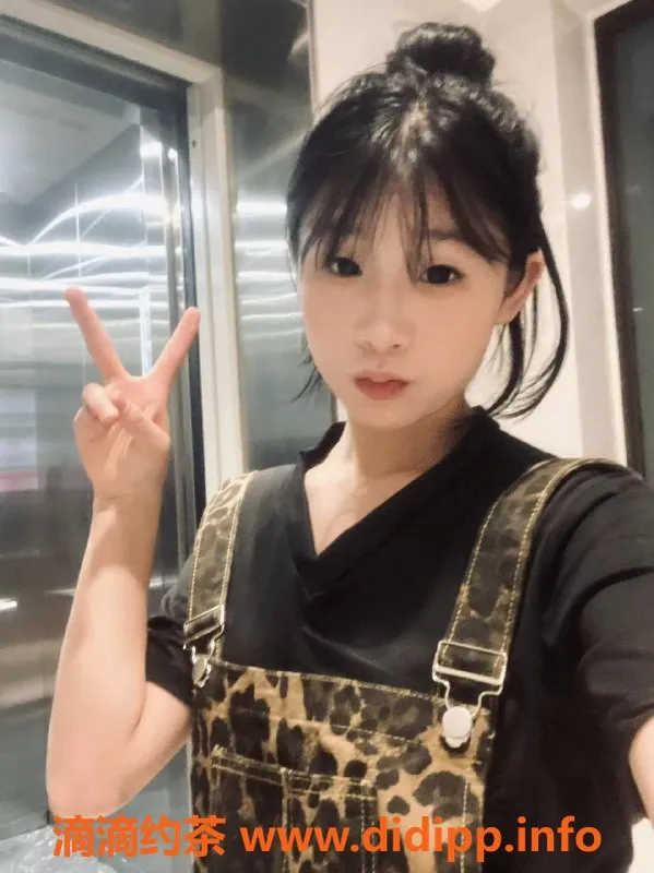 成都楼凤资源信息,成华区18岁小布丁，身高163，匀称身材极具吸引力