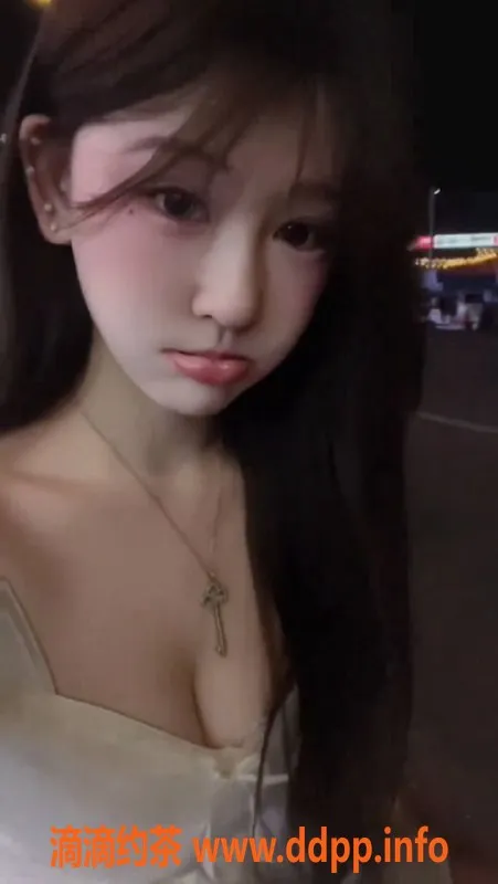 杭州楼凤-小虎牙，165cm D罩杯，1500元尽情体验