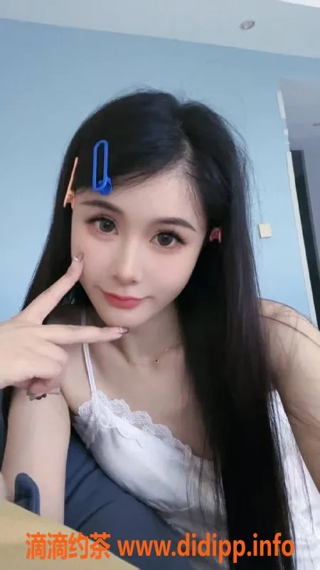 北京楼凤-北京常营小冉，23岁，皮肤超白，茶费8