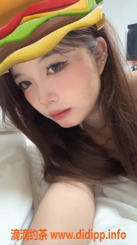 成都楼凤-成华区小野猫18岁，156cm大奶妹，性价比超高！