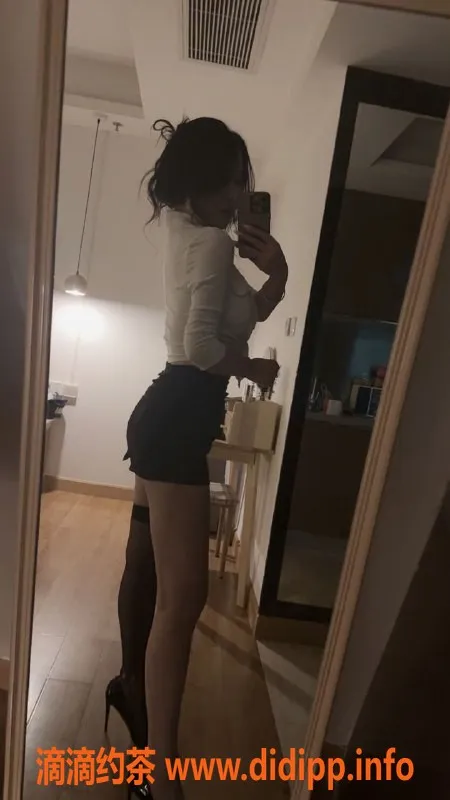 成都楼凤资源信息,锦江区乳神，身材迷人，7P代聊服务