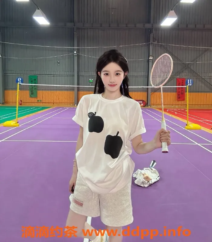 杭州楼凤-杭州19岁女孩沈嘉玲，天然C+身高167cm