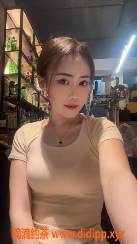 长沙楼凤-芙蓉区新宠苏苏，172高挑C罩杯，亲密服务体验！